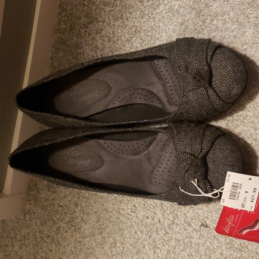 Dexter Size 9 wedge heels with black and gray pattern